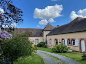 Évasion Naturelle: Chambre d'Hôtes Spacieuse avec Piscine et Confort à Montreuil-le-Henri - FR-1-410-446